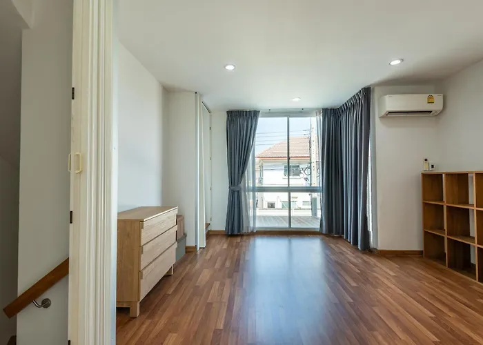 Ferienhaus Spacious 3br Bkk Near 3 Private Bathrooms Family *