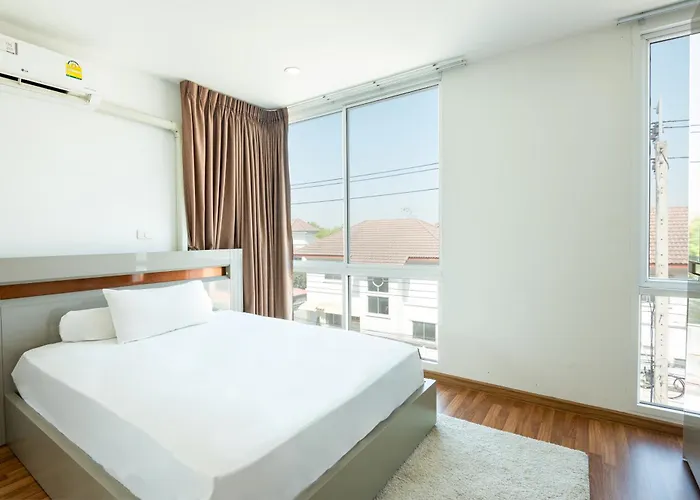 Spacious 3br Bkk Near 3 Private Bathrooms Family Ferienhaus
