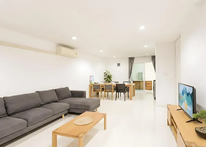 Spacious 3br Bkk Near 3 Private Bathrooms Family * Bangkok